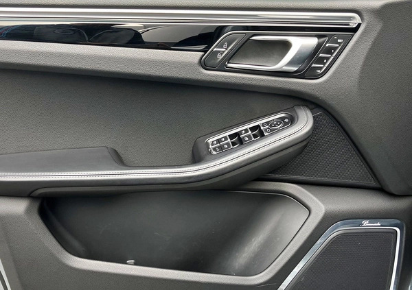 Porsche Macan cena 229000 przebieg: 95907, rok produkcji 2019 z Bytów małe 781